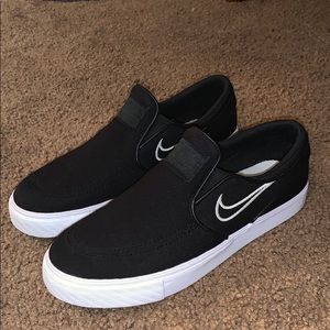 Nike SB Janoski Slip-on Canvas Sneaker